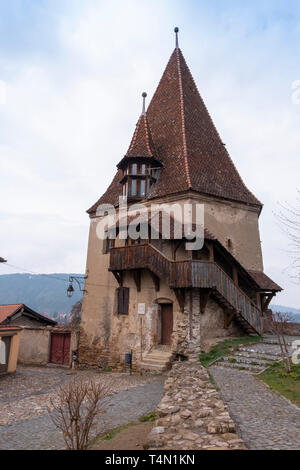 Les cordonniers' Tower, l'un des symboles de Sighisoara, sur l'image. La tour porte l'influence de l'architecture baroque, doté d''un ba hexagonale Banque D'Images