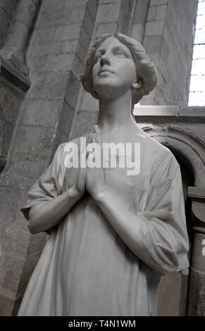La sculpture sur pierre de dame prier dans l'environnement de l'église, Norfolk, Angleterre Banque D'Images