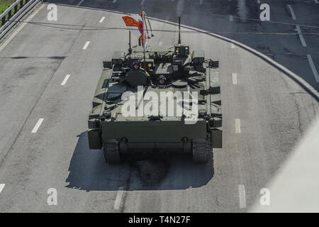 Les forces terrestres russes IFV - le B-11, basé sur Kurganets-25 châssis, photo affiche les détails de la toiture, l'APS et RCW, armé de 30mm 2A42 mm. Banque D'Images