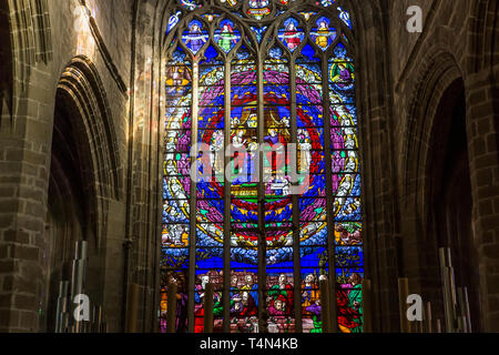 Guérande, FRANCE, le 30 octobre 2016 : intérieurs, vitraux et les détails de l'église Saint-Aubin, le 30 octobre 2016, à Guérande, Bretagne, France Banque D'Images