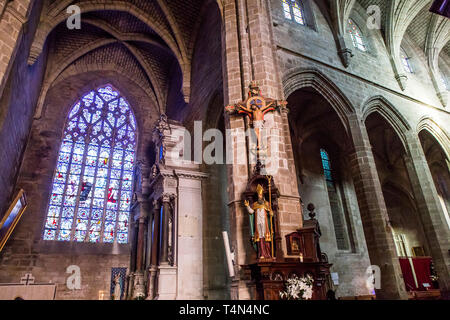 Guérande, FRANCE, le 30 octobre 2016 : intérieurs, vitraux et les détails de l'église Saint-Aubin, le 30 octobre 2016, à Guérande, Bretagne, France Banque D'Images