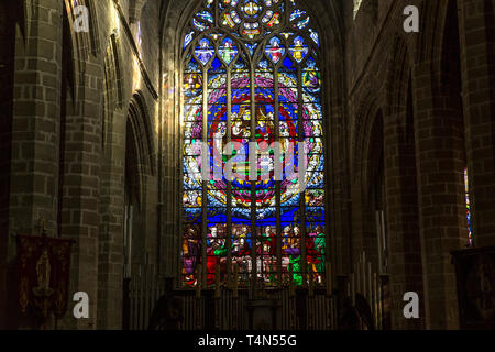 Guérande, FRANCE, le 30 octobre 2016 : intérieurs, vitraux et les détails de l'église Saint-Aubin, le 30 octobre 2016, à Guérande, Bretagne, France Banque D'Images