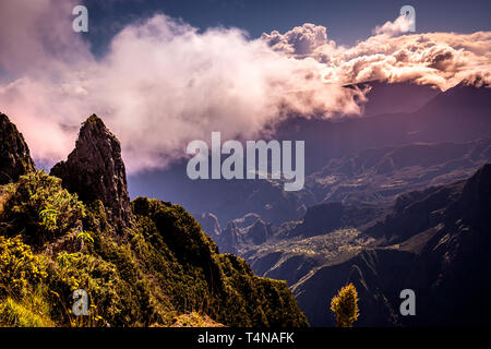 PITON MAIDO, LA RÉUNION, FRANCE, 30 avril : cirque de Mafate vue du piton Maido, La Réunion, océan Indien, le 30 avril 2016, à piton Ma Banque D'Images