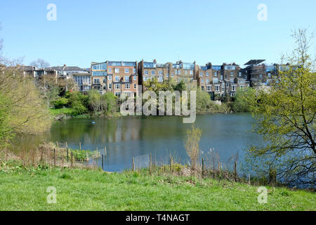 Une vue générale des bassins de Hampstead Heath Banque D'Images