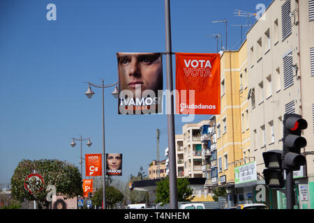 Alcobendas, Espagne - 0413 2019 : bannières de la campagne politique Ciudadanos parti, montrant leurs candidats Albert Rivera et Ines Arrimadas pour le Banque D'Images