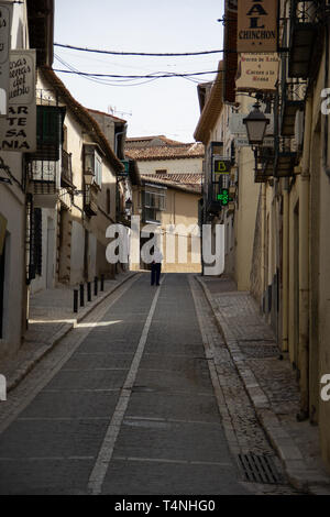 Chinchon, Espagne - 0414 : 2019 rue étroite en amont de ce pittoresque petit village Banque D'Images