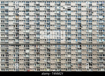 Varsovie, Pologne. Avril 2019. La façade d'un grand bâtiment Banque D'Images