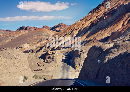 Route du désert de Death Valley National Park, California USA.Palette de l'artiste scenic drive. Banque D'Images