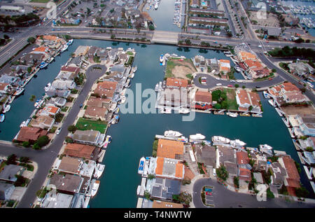 California Pacific Coast, Ventura County, Oxnard, Channel Islands Harbour, port, vue aérienne depuis le dessus, maisons, bâtiments, ville horizon citysc Banque D'Images