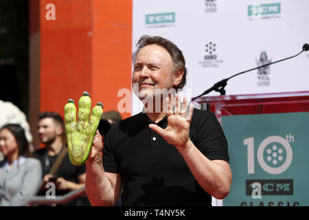 12 avril 2019 - Los Angeles, CA, USA - LOS ANGELES - APR 12 : Billy Crystal Billy Crystal à la main et à la cérémonie empreinte de théâtre chinois de Grauman, IMAX le 12 avril 2019 à Los Angeles, CA (crédit Image : © Kay Blake/Zuma sur le fil) Banque D'Images