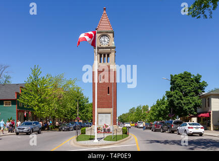 Niagara sur le lac,Canada - juin 14,2018 - tour de l'horloge ou un cénotaphe dans les rues de Niagara sur le lac. Niagara sur le lac est une ville de l'Ontario lo Banque D'Images