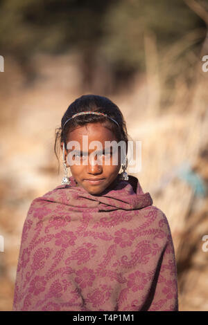 Le portrait d'une jeune indienne, Gogunda, Rajasthan, Inde Banque D'Images