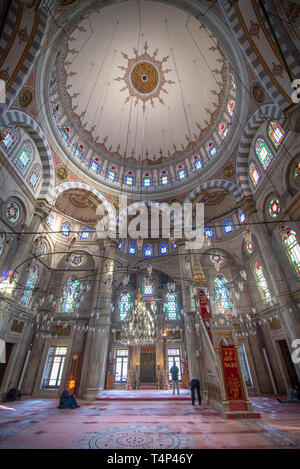 Istanbul, Turquie. L'intérieur de la mosquée Laleli, également connue sous le nom de Mosquée tulipe, est une mosquée impériale ottomane de conception baroque. Construit par le Sultan Mehmed III Banque D'Images