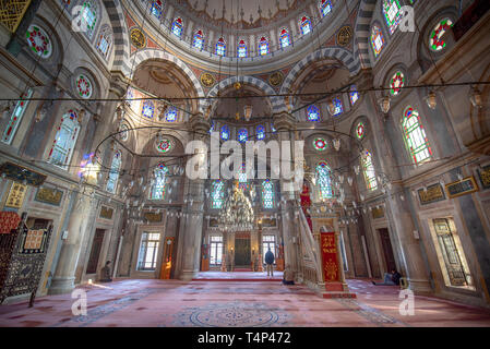 Istanbul, Turquie. L'intérieur de la mosquée Laleli, également connue sous le nom de Mosquée tulipe, est une mosquée impériale ottomane de conception baroque. Construit par le Sultan Mehmed III Banque D'Images