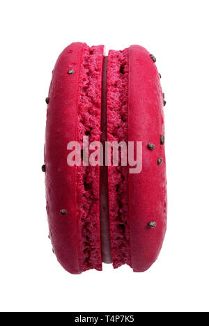 Macaron rouge sur fond blanc Banque D'Images