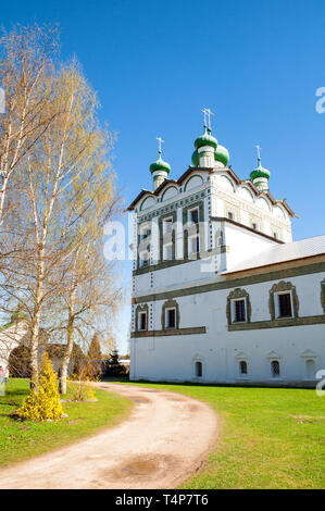 Veliki Novgorod, Russie. Eglise de St Jean l'Evangéliste avec l'église réfectoire de l'Ascension en Vyazhischsky stauropegic monastères Nicholas Banque D'Images