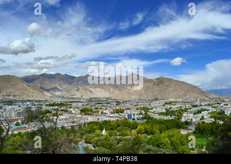 La vue aérienne de Lhassa, la capitale du Tibet, Chine Banque D'Images