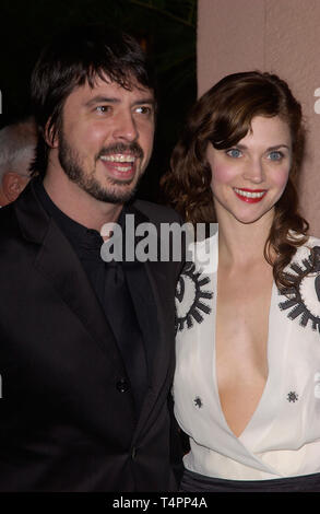 LOS ANGELES, CA. 12 février 2005 : la chanteuse & Dave Grohl épouse JORDYN BLUM à enregistrer mogul Clive Davis' pre-Grammy party annuel au Beverly Hills Hotel. Banque D'Images