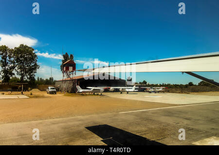 Avion au décollage de la piste de l'aéroport de Las Dunas, Pérou Banque D'Images