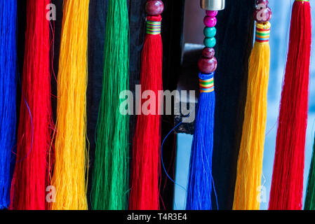 Batik chinois typique de traitement tie dye, Zhoucheng, Yunnan, Chine Banque D'Images