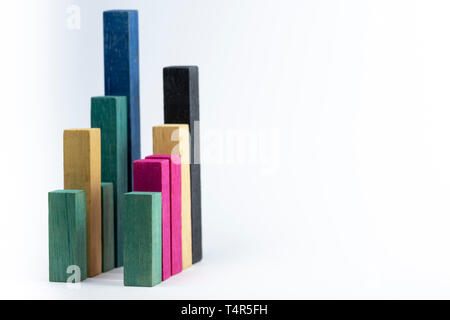 Close up image de blocs en bois de couleur sous forme de graphique Banque D'Images