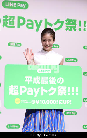 Tokyo, Japon. 17 avr, 2019. L'actrice japonaise Mio Imada assiste à un événement promotionnel de la paye en direct qu'elle a été nommée comme l'ambassadeur de la paye en direct à Tokyo, le mercredi 17 avril, 2019. Payer en ligne auront une grande campagne de remise en argent jusqu'à la fin de ce mois. Credit : Yoshio Tsunoda/AFLO/Alamy Live News Banque D'Images