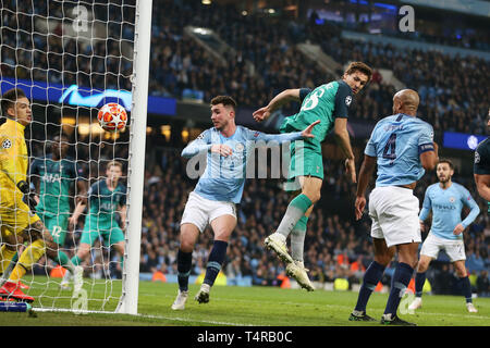 Manchester, UK. 17 avr, 2019. Fernando Llorente de Tottenham Hotspur : les scores de crédit de ses équipes 3e .objectif Ligue des Champions match, quart de finale, 2e match aller, Manchester City v Tottenham Hotspur à l'Etihad Stadium à Manchester le mercredi 17 avril 2019. Cette image ne peut être utilisé qu'à des fins rédactionnelles. Usage éditorial uniquement, licence requise pour un usage commercial. Aucune utilisation de pari, de jeux ou d'un seul club/ligue/dvd publications pic par Andrew Verger//Andrew Orchard la photographie de sport/Alamy Live News Banque D'Images