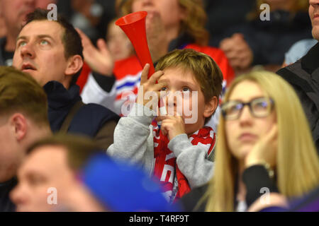 Ventilateur tchèque est perçu au cours de l'Euro Hockey Challenge match République tchèque contre l'Allemagne à Karlovy Vary, République tchèque, le 18 avril 2019. (CTK Photo/Slavomir Kubes) Banque D'Images