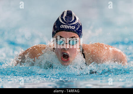 Glasgow, Royaume-Uni. 18 avr, 2019. Betsy Wizard of Northampton participe à Womens Open 200m papillon lors de la 3ème journée du championnat de natation 2019 A Tollcross International Swimming Center le jeudi 18 avril 2019 à Glasgow en Écosse. Credit : Taka G Wu/Alamy Live News Banque D'Images