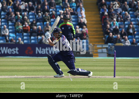 Leeds, UK. 17 avr, 2019. Gary Ballance sur son chemin à 150 au cours de la BCE Royal London Simatai Cup match entre le Yorkshire CCC v Leicestershire LA CCC au terrain de cricket du Yorkshire, Leeds, Angleterre le 17 avril 2019. Photo de John Mallett. Usage éditorial uniquement, licence requise pour un usage commercial. Aucune utilisation de pari, de jeux ou d'un seul club/ligue/dvd publications. Credit : UK Sports Photos Ltd/Alamy Live News Banque D'Images