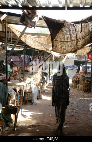 Khartoum, Soudan. 10 Nov, 2018. Un marché d'une partie de Khartoum. De nombreux réfugiés et autres migrants vivent ici, principalement à partir de l'Érythrée et l'Éthiopie. Après le coup d'État au Soudan, le pays est en plein bouleversement. Si la stabilité ou le chaos va suivre n'est pas encore clair. (Sur 'Migration au Soudan : l'UE a conclu un pacte avec le diable ?") Credit : Gioia Forster/dpa/Alamy Live News Banque D'Images