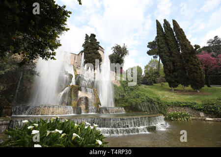 (190419) -- TIVOLI, le 19 avril 2019 (Xinhua) -- Photo prise le 17 avril 2019 montre une vue de la Villa d'Este à Tivoli, Italie. La Villa d'Este à Tivoli avec son palais et le jardin, est l'un des plus remarquables illustrations et globale de la culture de la Renaissance dans ce qu'elle a de plus raffiné. Il a été inclus dans la liste du patrimoine mondial de l'UNESCO en 2001. (Xinhua/Cheng Tingting) Banque D'Images