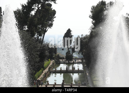 (190419) -- TIVOLI, le 19 avril 2019 (Xinhua) -- Photo prise le 17 avril 2019 montre une vue de la Villa d'Este à Tivoli, Italie. La Villa d'Este à Tivoli avec son palais et le jardin, est l'un des plus remarquables illustrations et globale de la culture de la Renaissance dans ce qu'elle a de plus raffiné. Il a été inclus dans la liste du patrimoine mondial de l'UNESCO en 2001. (Xinhua/Cheng Tingting) Banque D'Images