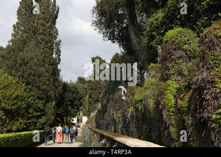 (190419) -- TIVOLI, le 19 avril 2019 (Xinhua) -- Photo prise le 17 avril 2019 montre une vue de la Villa d'Este à Tivoli, Italie. La Villa d'Este à Tivoli avec son palais et le jardin, est l'un des plus remarquables illustrations et globale de la culture de la Renaissance dans ce qu'elle a de plus raffiné. Il a été inclus dans la liste du patrimoine mondial de l'UNESCO en 2001. (Xinhua/Cheng Tingting) Banque D'Images