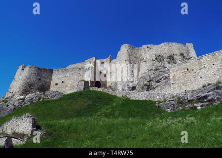 Les ruines de château de Spiš en Slovaquie orientale Banque D'Images