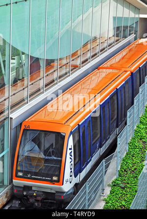 Train CDGVAL, international Roissy Charles de Gaulle, terminal 2, Paris, France Banque D'Images