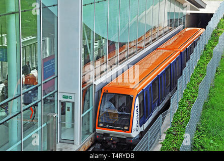 Train CDGVAL, international Roissy Charles de Gaulle ,terminal 2, Paris, France Banque D'Images