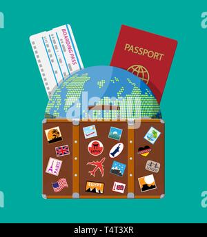 Valise de voyage avec des autocollants de pays et capitales du monde entier. Globe avec les destinations de voyage. Passeport et carte d'embarquement. Locations et holid Illustration de Vecteur