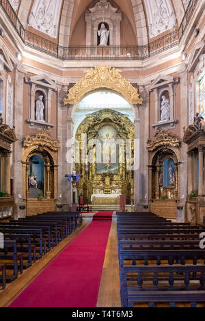 Vue de l'église Saint Idelfonso dans le centre-ville de Porto au Portugal. Banque D'Images