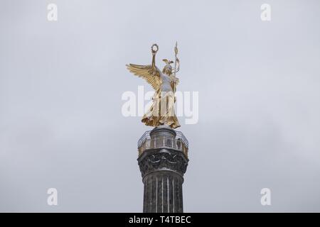 La neige a couvert avec Victoria à l'SiegessÃ¤ule à Berlin, Germany, Europe Banque D'Images