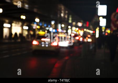 En taxi rush soir brouillée, Berlin, Germany, Europe Banque D'Images