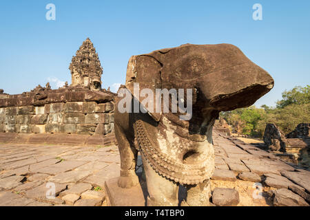 Bakong temple hindou antique près de Siem Reap et Angkor Wat au Cambodge zone archéologique Banque D'Images