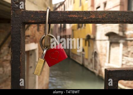 Love locks, pont, Venise, Vénétie, Italie, Europe Banque D'Images