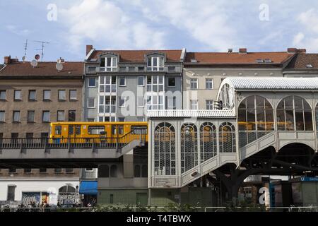 ¶Rlitzer GÃ Métro Bahnhof, Kreuzberg, Berlin, Germany, Europe Banque D'Images