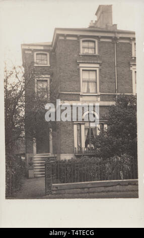 Vintage Carte postale photographique montrant l'histoire de l'Intérieur britannique. Banque D'Images