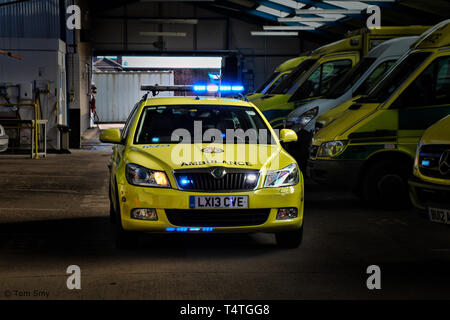 London Ambulance Service : Skoda Octavia VRR - feux bleus activé Banque D'Images