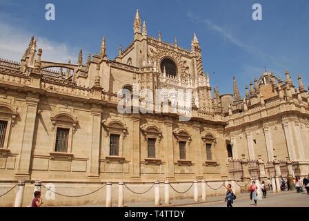 La cathédrale de Santa Maria de la Sede à Séville, Espagne, le 2 avril 2019. Commencé en 1402, c'est la plus grande cathédrale gothique du monde. Banque D'Images