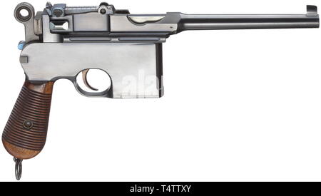 Un Mauser C 96 - Large Bague "Flatside", équipé d'un stock, vers 1901, cal. 7,63 mm, no. 27383. Les numéros correspondants y compris panneaux grip. Alésage comme un miroir. Extracteur de long. La preuve : double couronne/'U' Oberndorf et bois. L'échelle de la vue arrière Tangent 50 - 1000. Chambre sur trois lignes firmïs "Waffenfabrik Mauser / Adresse / Oberndorf a/N'. Brossé original complet bleuissage. Les petites pièces aussi encore tout bronzé. Paille de déclenchement. Hammer et de logement, les petits gris gravé des pièces de verrouillage. bleui Poignée en noyer panneaux. Anneau de dragonne d'origine. Complet avec Additional-Rights Clearance-Info matchin,--Not-Available Banque D'Images