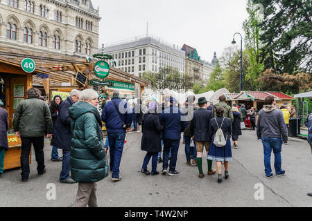 Vienne, Autriche Styrie Steiermarkdorf Spring Festival.à Steiermark-Frühling Rathausplatz régions autrichiennes et les vendeurs de rue avec restauration et offre touristique Banque D'Images