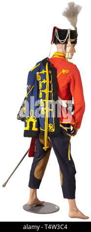 La succession complète des uniformes d'un Gefreiter de la 3ème escadron de l'Leibhusaren-Regiment. Un attila rouge jaune avec enregistrement et garde côtière canadienne de la dentelle. Pantalon bleu foncé et jaune cousu sur de la dentelle et cuir d'équitation de rognage. Un Krätzchen "rouge" (champ cap) avec bordure bleu et jaune (tuyauterie question multiples emboutis et le nom de l'étiquette Gefreiter (Privé) Silbersiepe.) Une fausse fourrure bleu jaune avec Attila, enregistrement sur le manchon le badge du signaleur et la décoration pour la maîtrise avec la lance. Un busby des hommes enrôlés avec Garde côtière canadienne star, domaine Additional-Rights Clearance-Info-insi,-Not-Available Banque D'Images